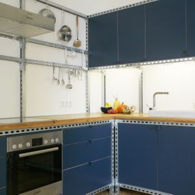 moody interior - Küche mit Metallelementen
